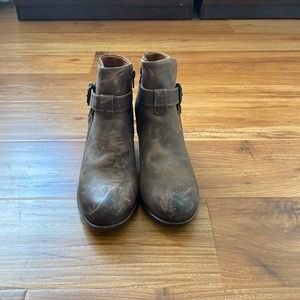 New B.O.C  Women’s Distressed Leather Ankle Booties Size 9